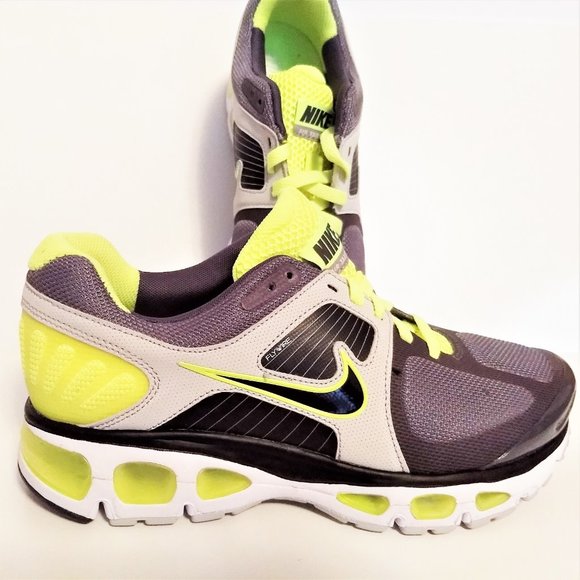 Nike athletic shoes Men 8.5 NWT run Flywire grey Yellow DISCOUNT SHIPPING!!